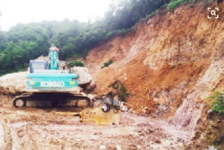 戊土：命理游戏中的安全靠山与壮美大山